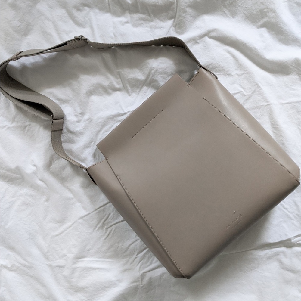 Everlane The Form Bag in Biscuit